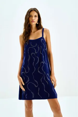 LEZ A LEZ Vestido Curto Reto em Viscose com Ondas Strass