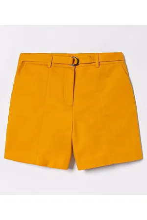 Cortelle Bermuda em Algodão com Cinto de Fivela Meia Lua e Bolsos