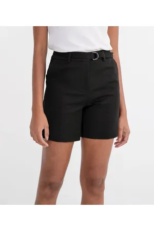 Cortelle Bermuda em Algodão com Cinto de Fivela Meia Lua e Bolsos