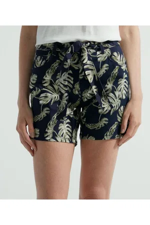 Marfinno Short em Sarja com Cinto Faixa e Estampa Folhagem
