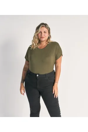 Ashua Curve e Plus Size Blusa Básica em Viscolycra com Recorte Curve & Plus Size