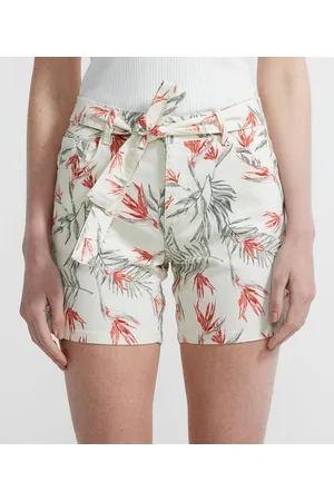 Marfinno Short em Sarja com Estampa de Folhagem e Cinto Faixa