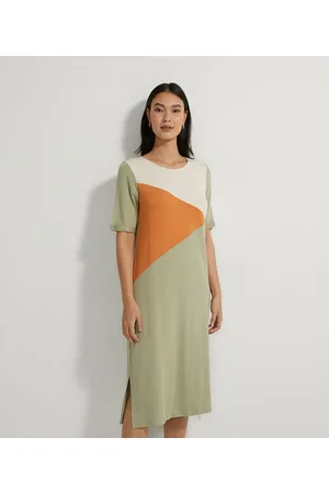 Cortelle Vestido Curto em Moletinho com Recortes Contrastantes