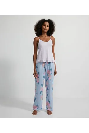 Love & Toast Pijama em Viscose Floral com Blusa de Alcinha e Calça