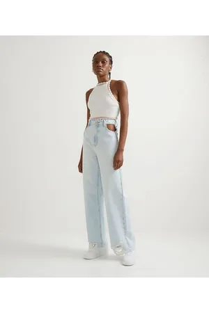 Blue Steel Blusa Cropped em Tricô com Detalhes de Listras Coloridas