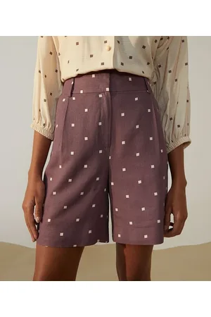 Cortelle Bermuda Clochard com Bolsos e Pregas Frontais Estampada