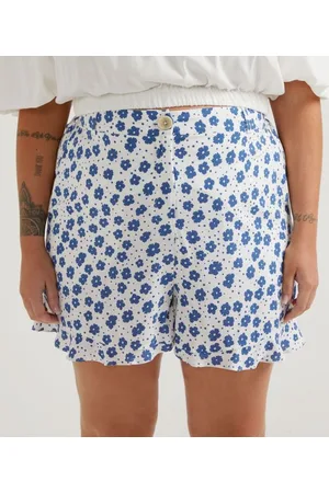 Ashua Curve e Plus Size Short em Viscolinho com Estampa Floral e Cós elástico Curve & Plus Size