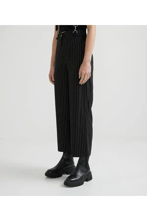 Blue Steel Calça Alfaiataria Reta com Estampa Listras Risca de Giz e Suspensório