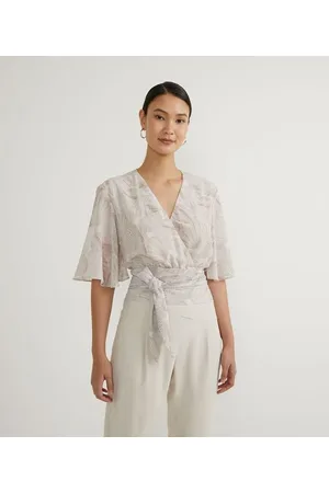 Cortelle Blusa Manga Curta em Chiffon com Amarração e Estampa de Conchas