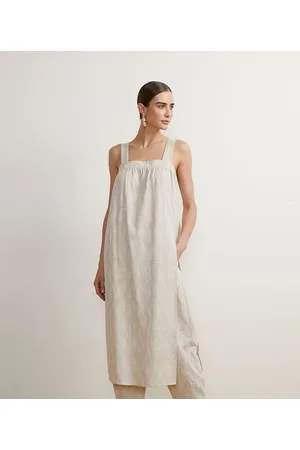 Marfinno Blusa Regata Túnica em Viscolinho Bordado de Folhas e Fenda Frontal