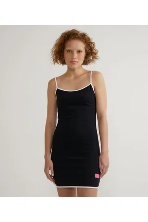 Blue Steel Vestido Curto em Ponto Roma com Viés Contrastante e Etiqueta Aplicada na Barra