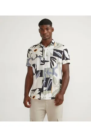 Request Camisa Slim em Viscose com Detalhes em Blocos de Cor e Flores Rústicas