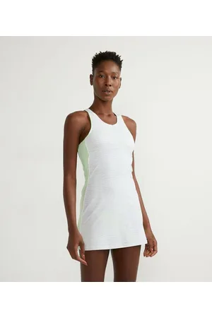Get Over Vestido Curto Esportivo em Poliamida com Short Interno