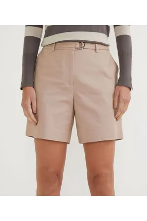 Cortelle Bermuda em Algodão com Cinto de Fivela Meia Lua e Bolsos