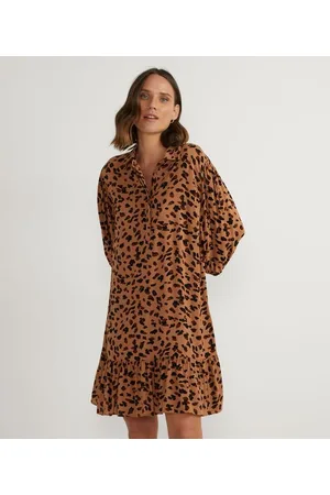 Cortelle Vestido Curto em Viscose com Estampa Animal Print Onça