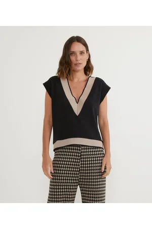 Cortelle Blusa Regata em Moletinho com Decote V e Barra Constrastante
