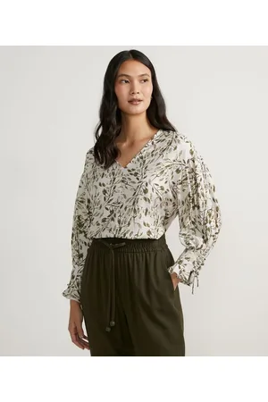 Cortelle Blusa Bata em Crepe com Estampas de Folhagens