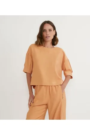Cortelle Blusa em Viscose com Decote Redondo e Prega na Manga