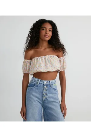 Blue Steel Blusa Cropped em Chiffon com Estampa Floral e Decote Ombro a Ombro
