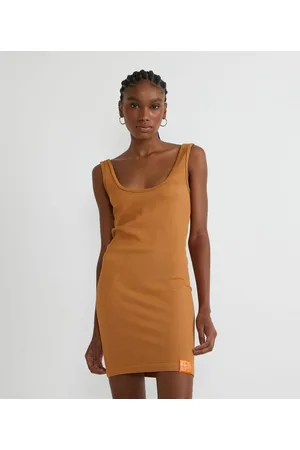 Blue Steel Vestido Curto em Ribana com Decote U e Tag Frontal na Barra