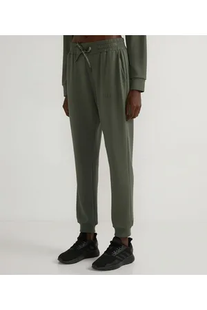 Get Over Calça Jogger Esportiva em Modal com Lettering Connected
