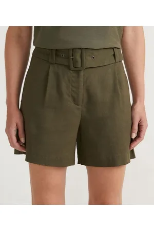 Cortelle Short em Viscolinho com Cinto Fivela e Pregas