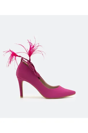 Satinato Sapato em Nobuck com Salto e Bico Fino com Detalhes em Plumas