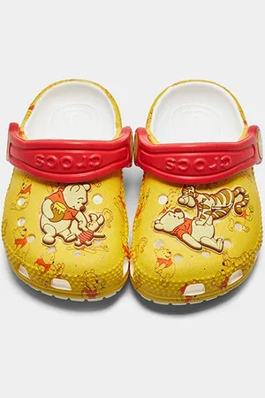 Crocs Sandália Infantil Classic Disney Winnie The Pooh Clog Menina