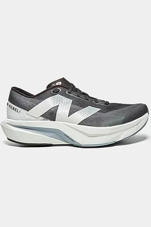 New Balance Tênis Fuelcell Rebel V4 Masculino