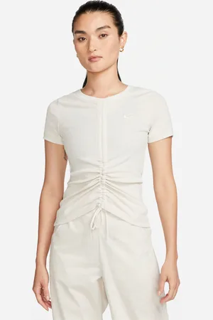 Nike Camiseta Sportswear Essentials Feminina