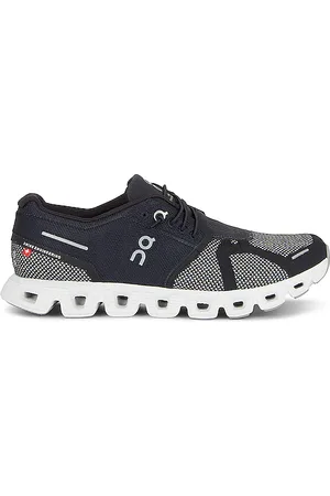 On Running SNEAKERS CLOUD 5 in . Size 7.5, 8, 8.5.