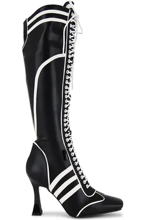 Nii hai BOOTS BOXER in Black,White. Size 37, 38, 39, 40, 41.