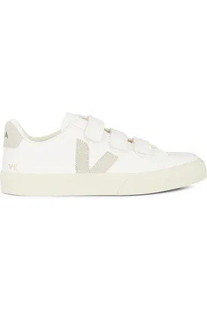 Veja SNEAKERS RECIFE in . Size 41, 42, 43, 44, 45.