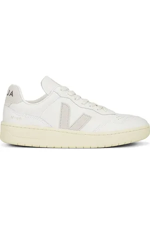 Veja SNEAKERS CLASSICS in . Size 41, 42, 43, 44, 45.