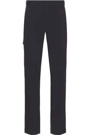 Tilley Golf Cargo Pant in . Size 34, 36.
