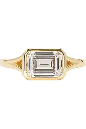 Shashi RING EMERAL CUT BEZEL in . Size 7, 8.